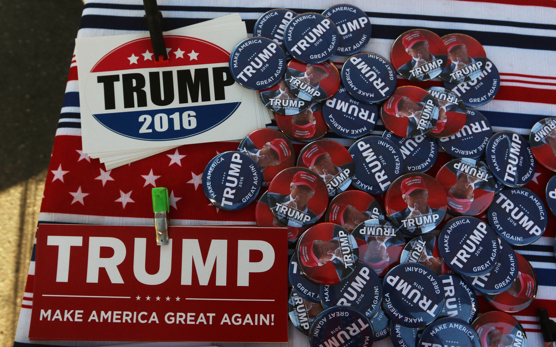 Trump and Clinton signs at MarketPlace